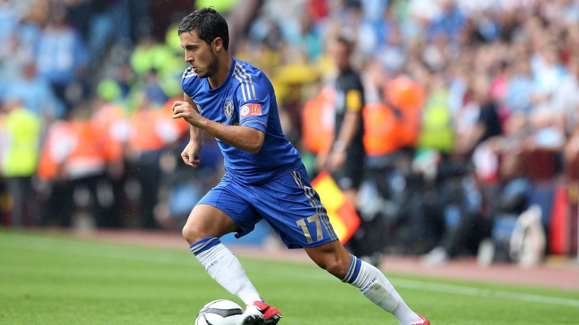 詹姆斯新星战术调整表现突出,澳大利亚队前途光明!赛场气氛高涨的简单介绍